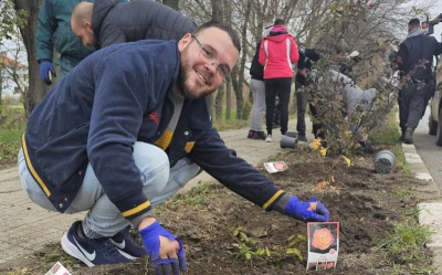 &quot;700 рози в село Роза: Зелени инициативи и дарителска добродетел!&quot;