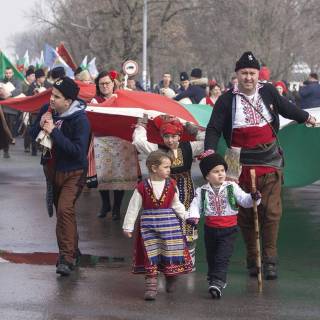 Те носеха най-голямото Национално знаме